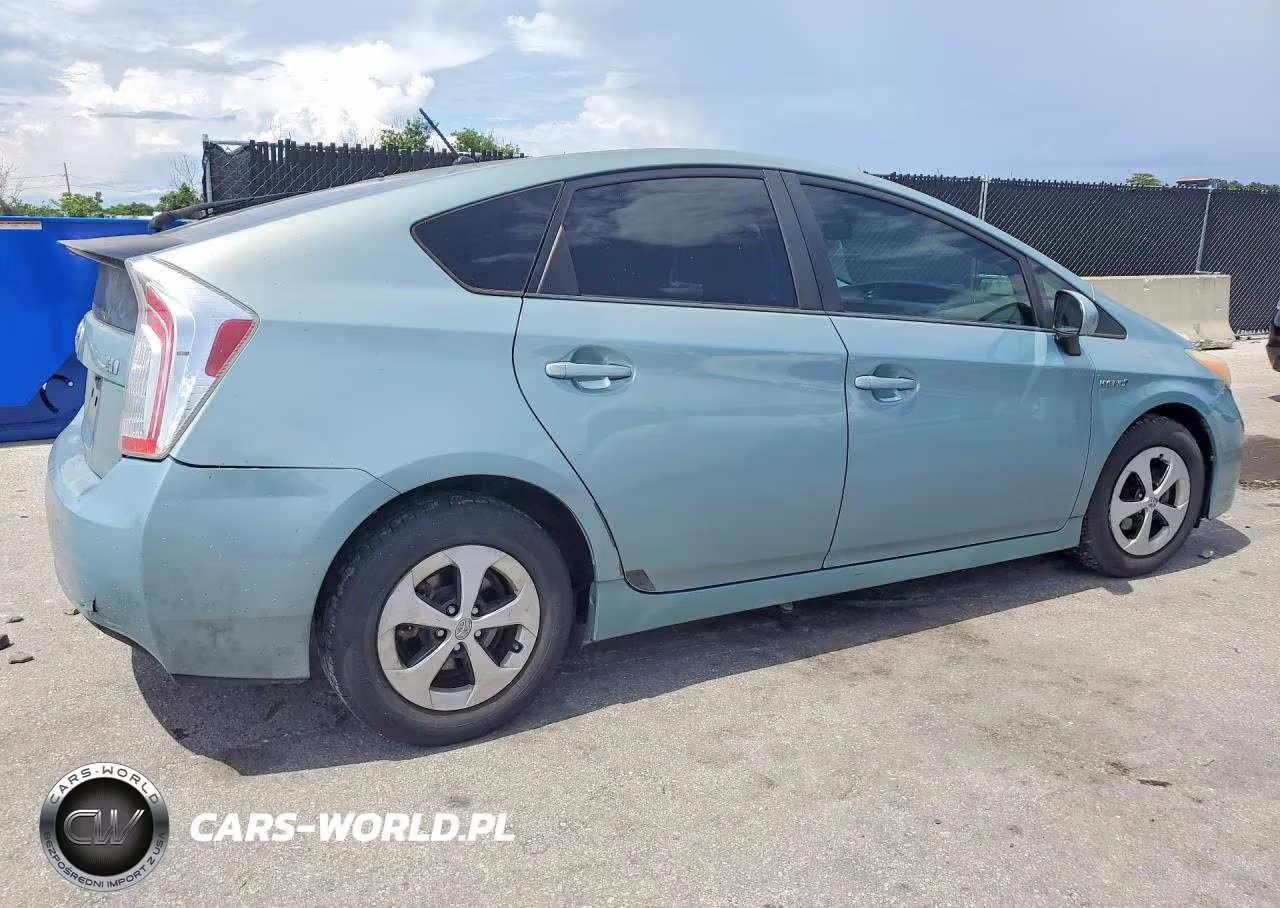 2012 Toyota Prius Two VIN:JTDKN3DUXC1482631 - 3