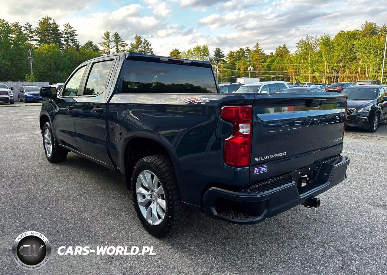 2022 Chevrolet Silverado K1500 Custom VIN:1GCPDBEK7NZ549593 - 3