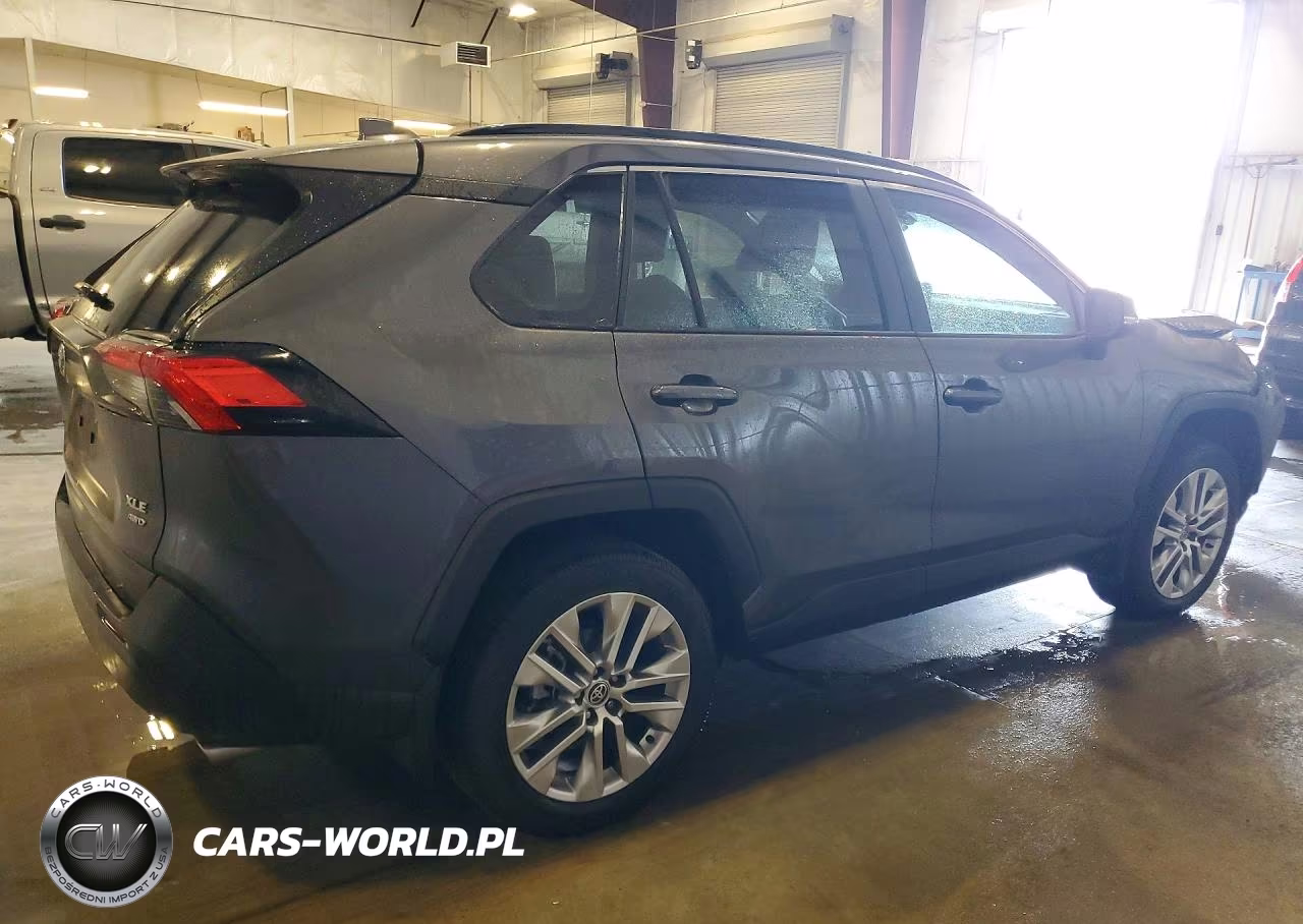 2023 Toyota Rav4 Xle Premium VIN:2T3A1RFV3PC371198 - 3