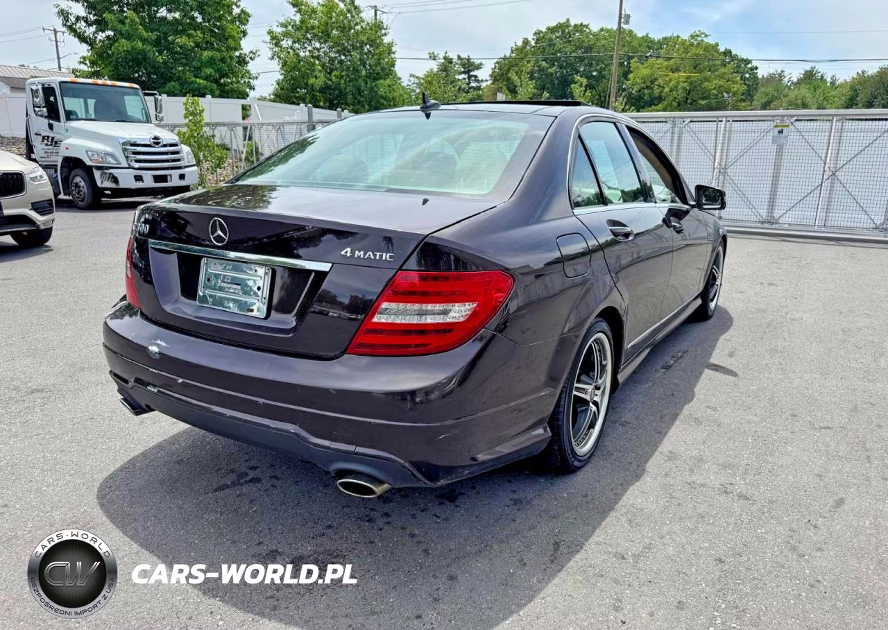 2012 Mercedes-Benz C 300 4Matic VIN:WDDGF8BB1CR224748 - 3