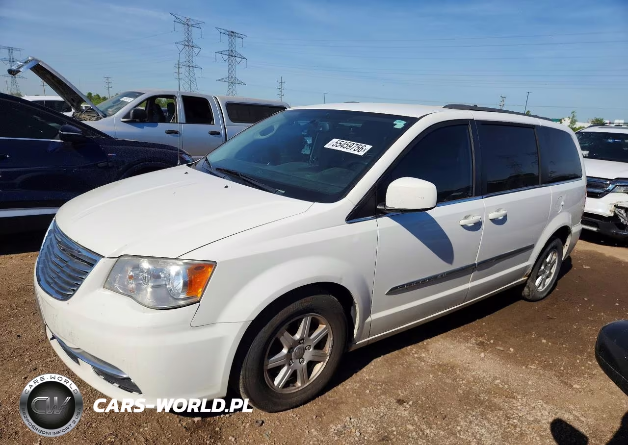 2013 Chrysler Town & Country Touring – zdjęcie 1 z 13