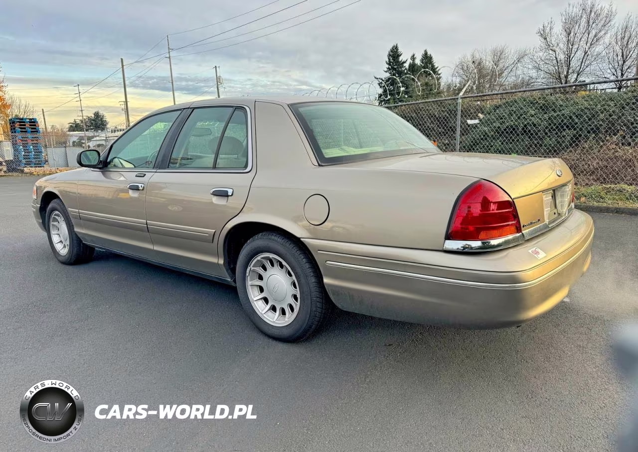 2001 Ford Crown Victoria Lx VIN:2FAFP74W41X162882 - 3