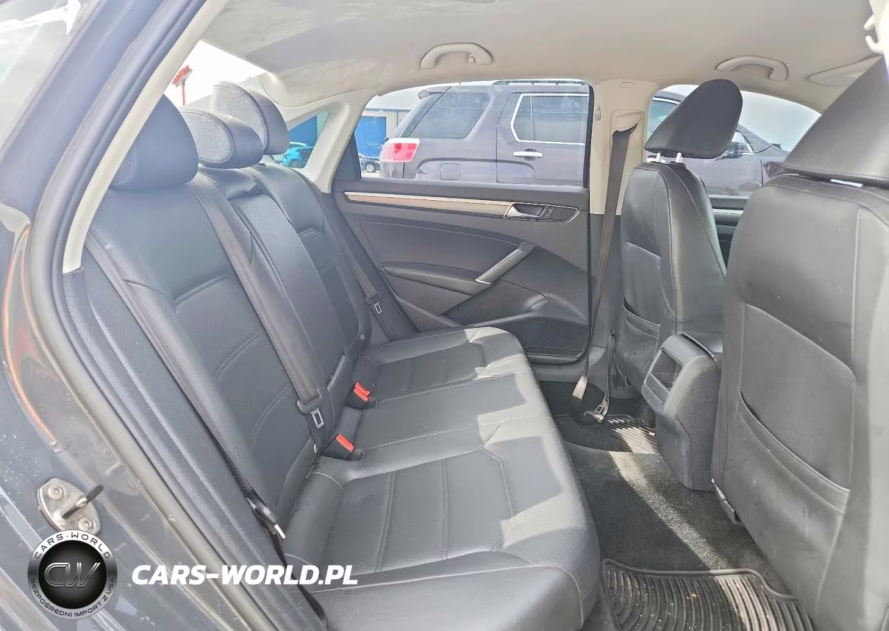 2017 Volkswagen Passat R-Line VIN:1VWDT7A34HC072174 - 10