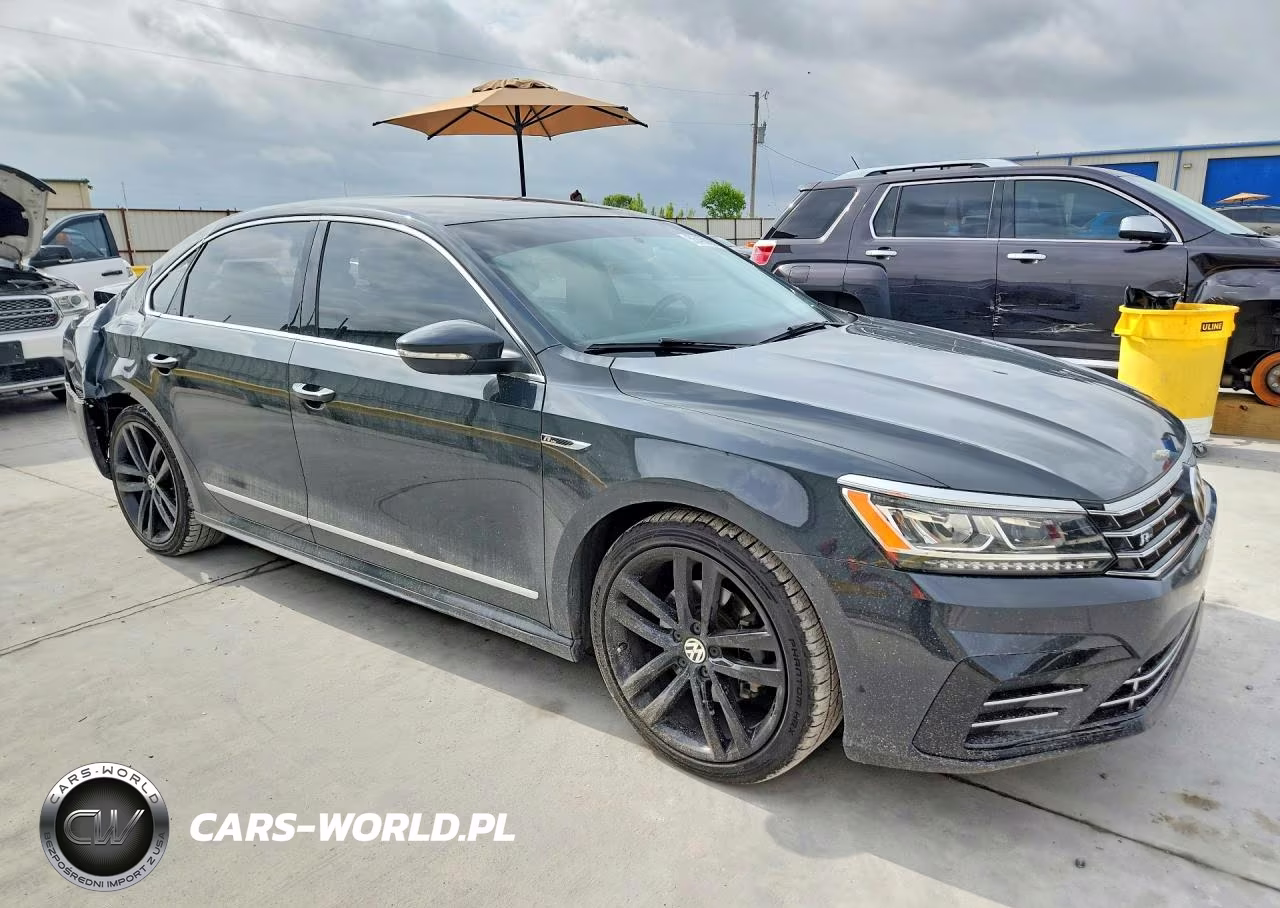 2017 Volkswagen Passat R-Line VIN:1VWDT7A34HC072174 - 4