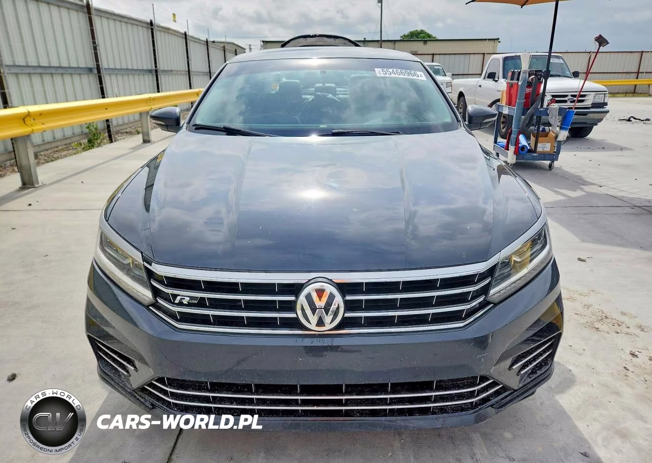 2017 Volkswagen Passat R-Line VIN:1VWDT7A34HC072174 - 5