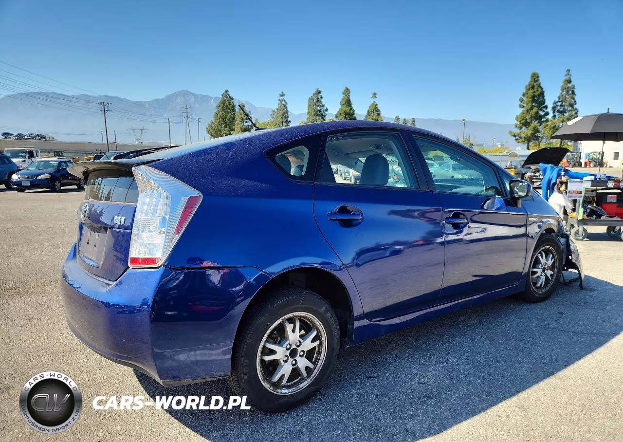 2011 Toyota Prius Four VIN:JTDKN3DU6B0260365 - 3