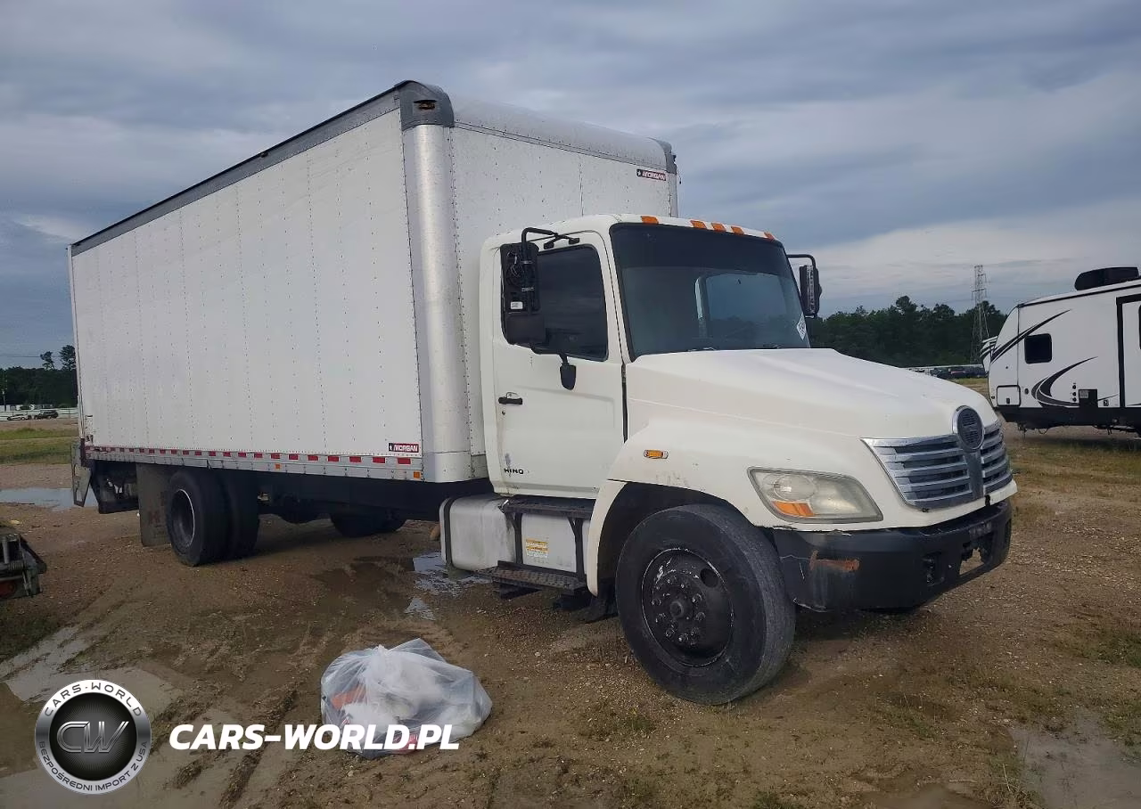 2007 Hino 268 Box Truck