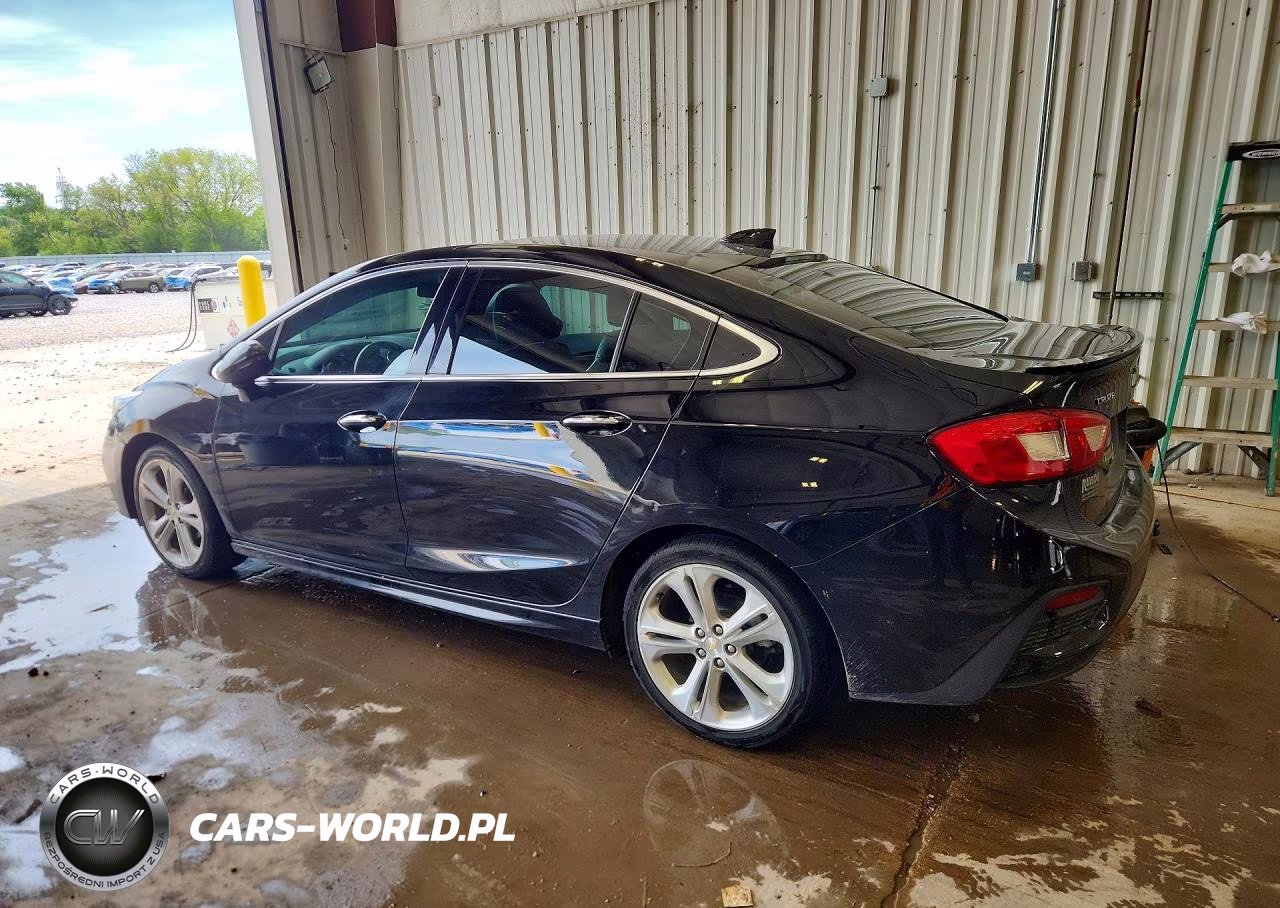 2018 Chevrolet Cruze Premier VIN:1G1BF5SM8J7209511 - 2