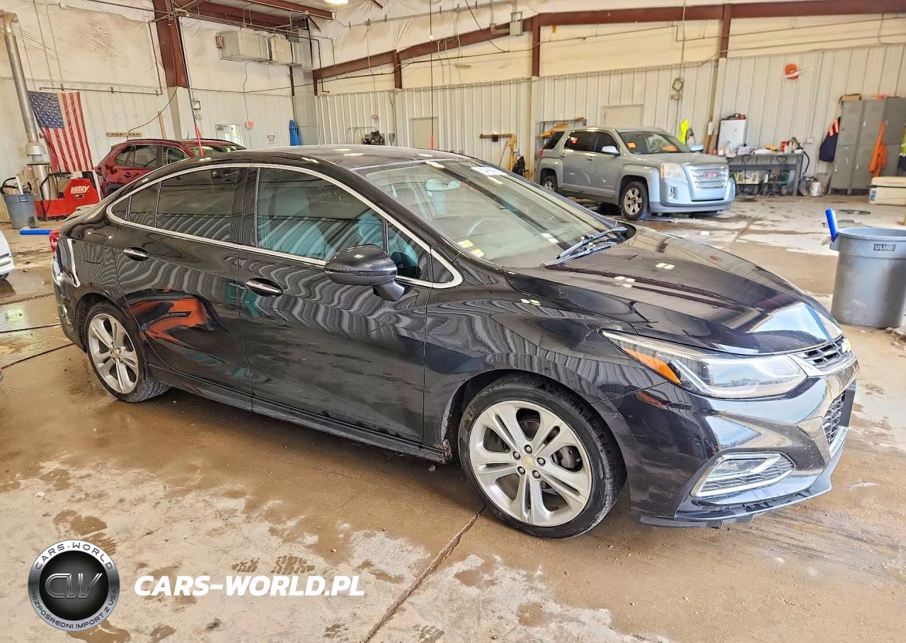 2018 Chevrolet Cruze Premier VIN:1G1BF5SM8J7209511 - 4