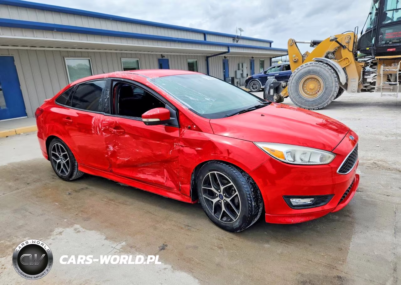 2016 Ford Focus Se VIN:1FADP3F26GL362422 - 4