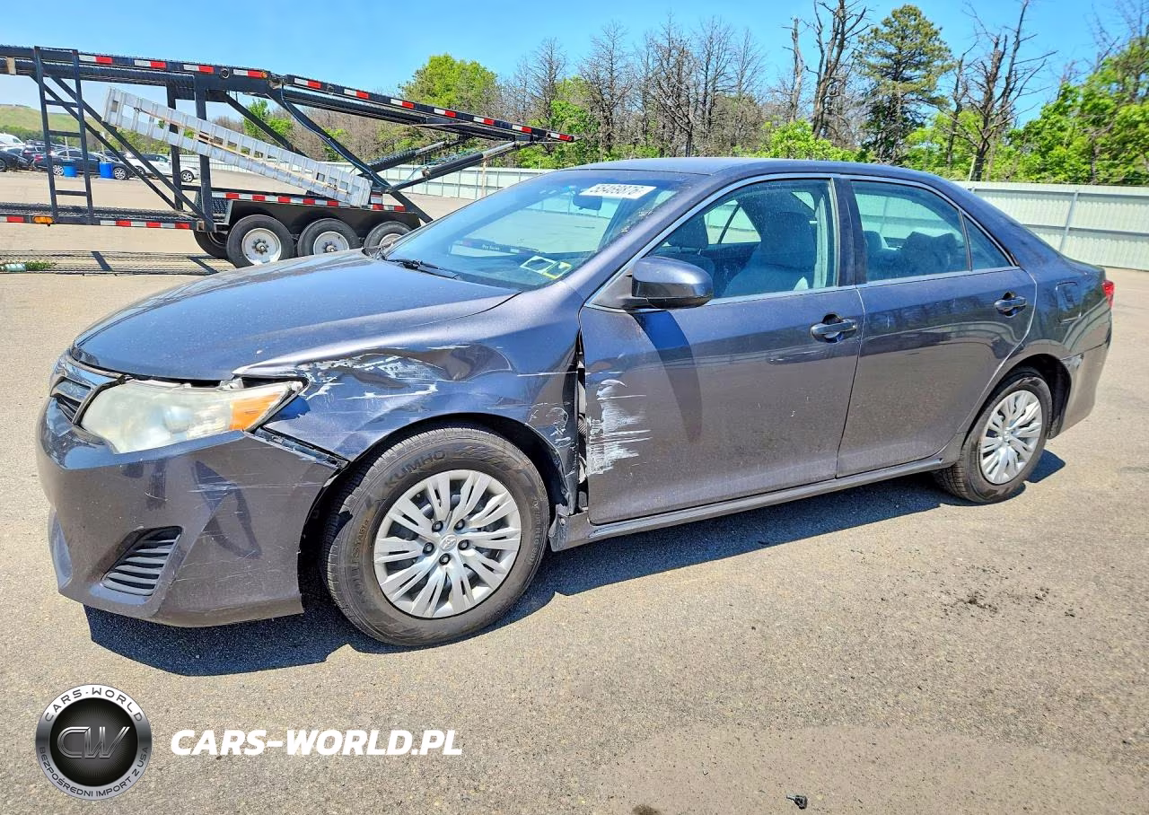2014 Toyota Camry Le – zdjęcie 1 z 12