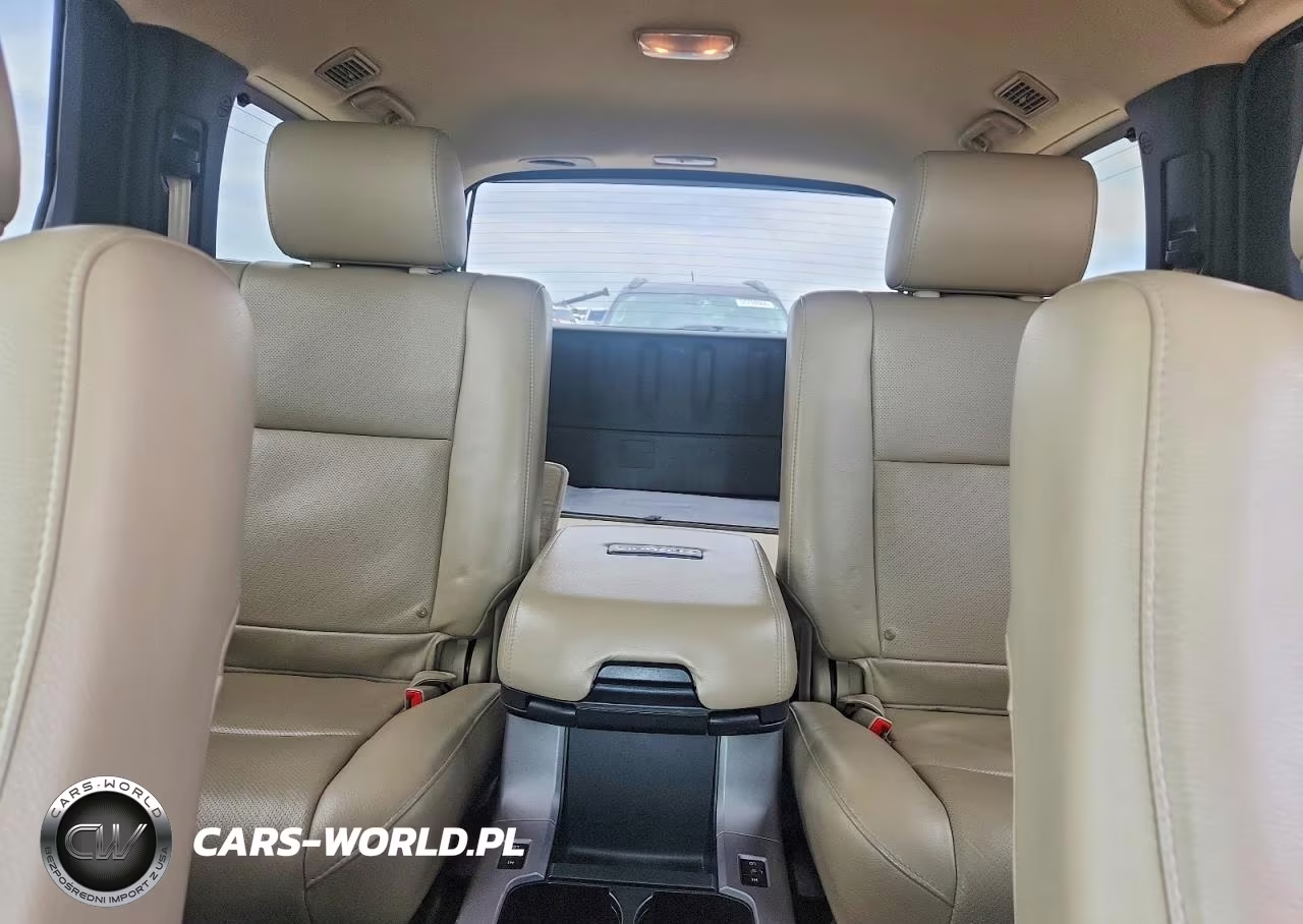 2014 Toyota Sequoia Platinum VIN:5TDDW5G17ES099688 - 10