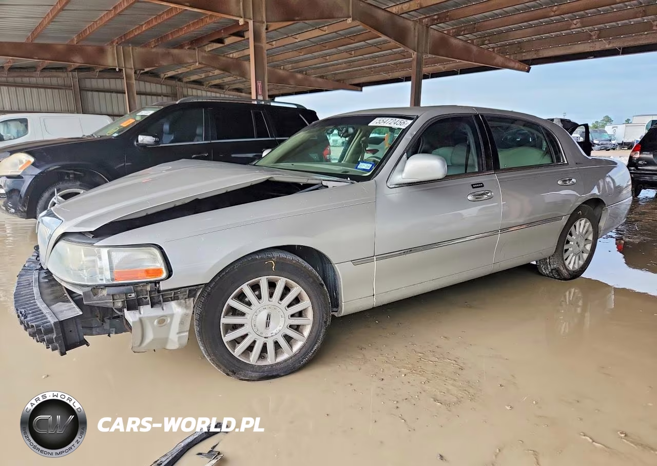 2003 Lincoln Town Car Signature