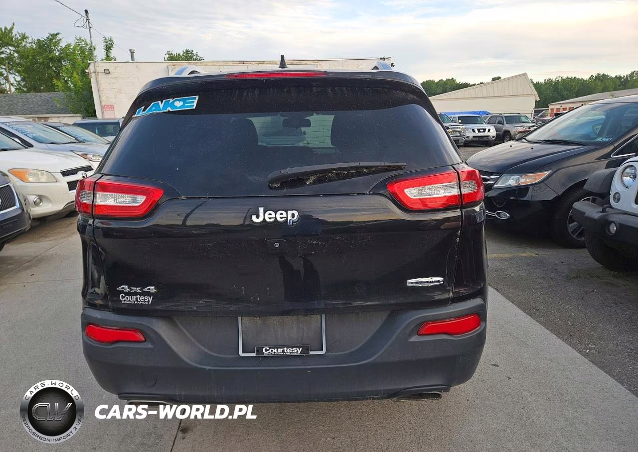 2015 Jeep Cherokee Latitude VIN:1C4PJMCS1FW792648 - 12