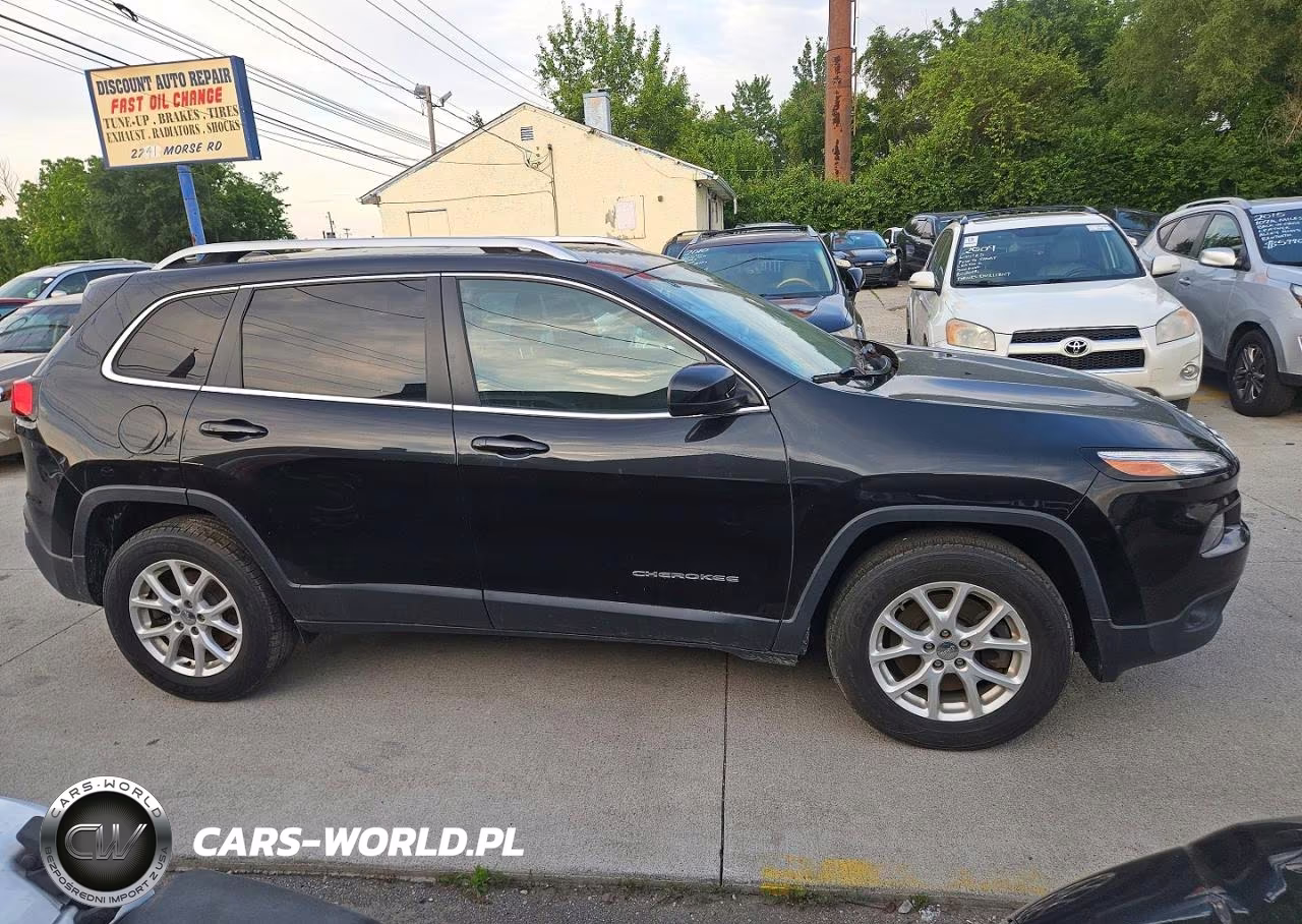 2015 Jeep Cherokee Latitude VIN:1C4PJMCS1FW792648 - 13