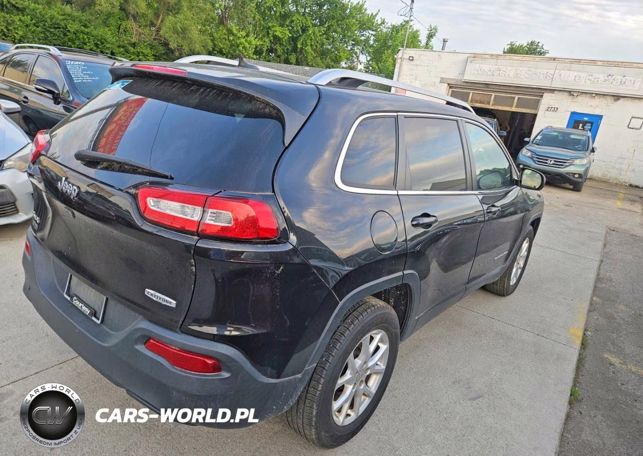 2015 Jeep Cherokee Latitude VIN:1C4PJMCS1FW792648 - 4