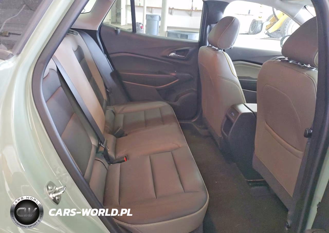 2025 Chevrolet Trax Activ VIN:KL77LKEPXSC103111 - 11