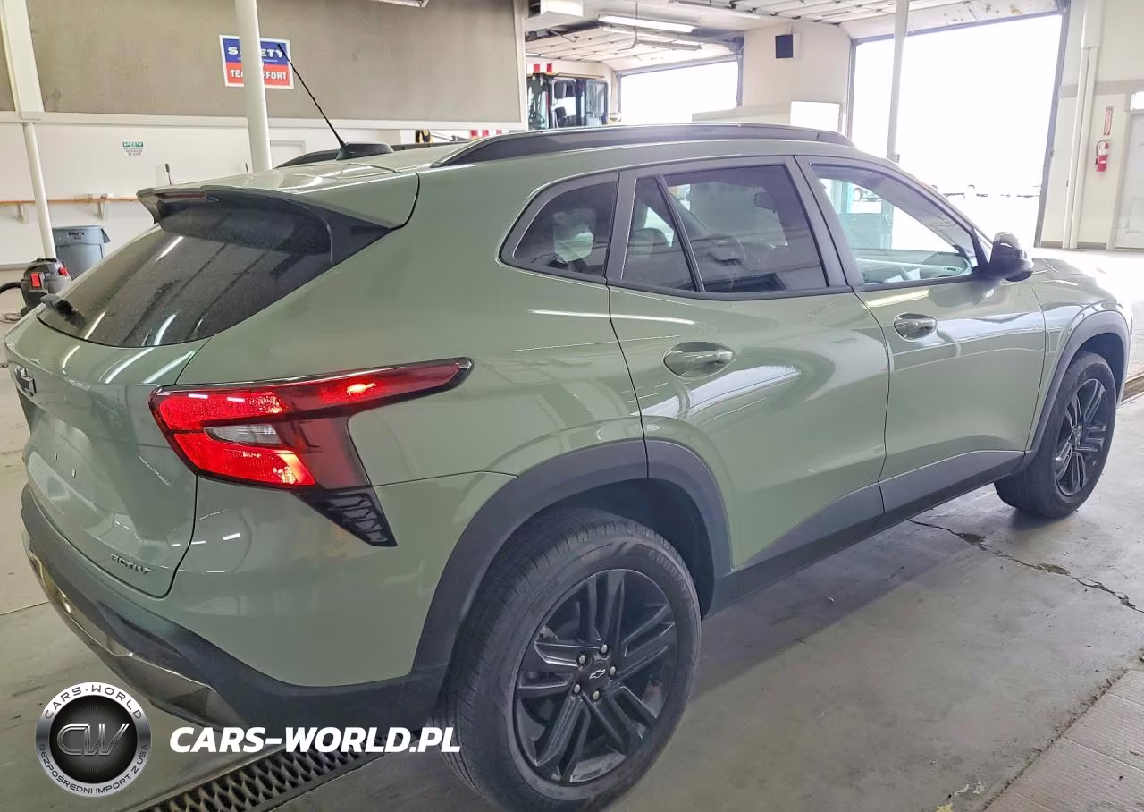 2025 Chevrolet Trax Activ VIN:KL77LKEPXSC103111 - 3