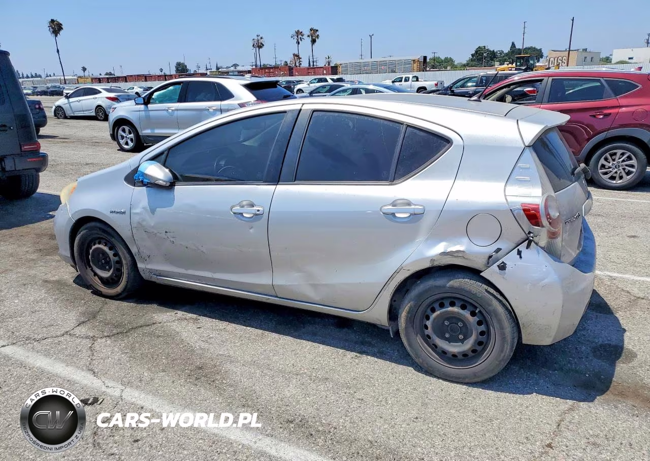 2013 Toyota Prius C Two VIN:JTDKDTB36D1531029 - 2