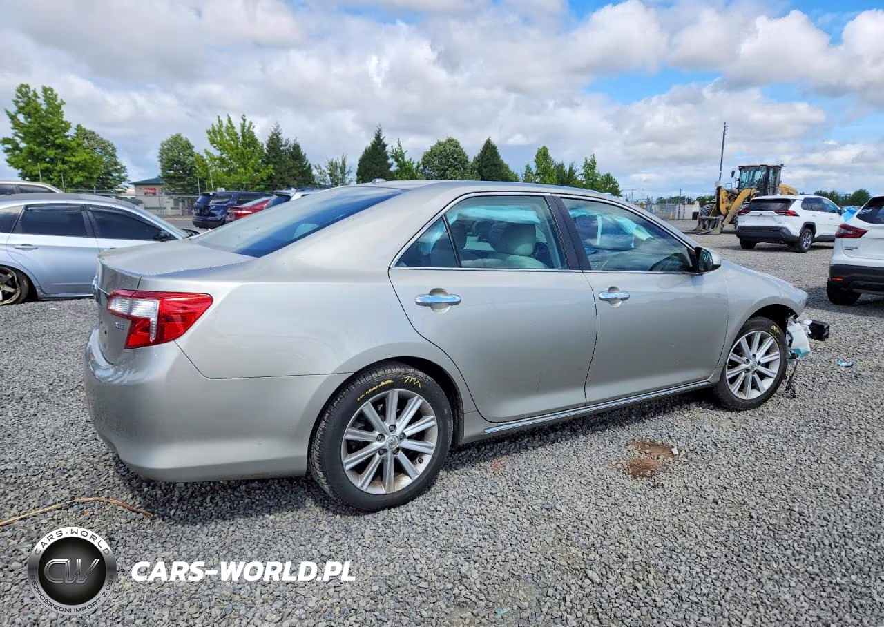 2014 Toyota Camry Xle VIN:4T4BF1FK6ER389167 - 3