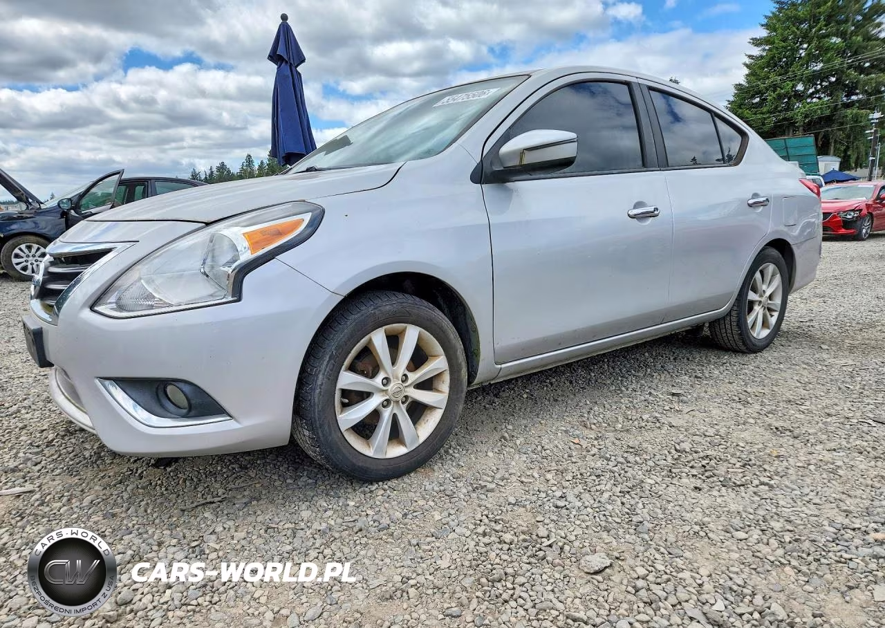 2015 Niss Versa