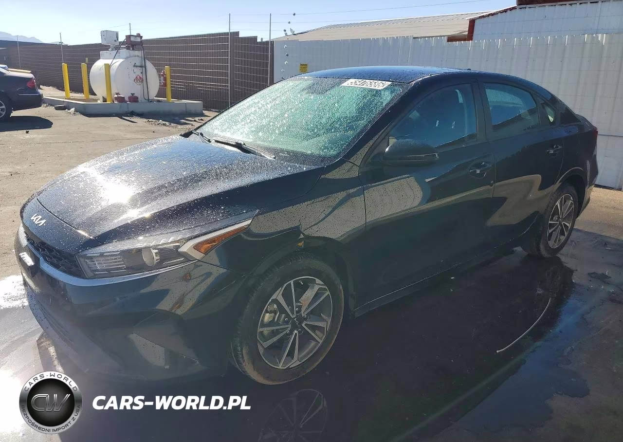 2023 Kia Forte Lxs – zdjęcie 1 z 12