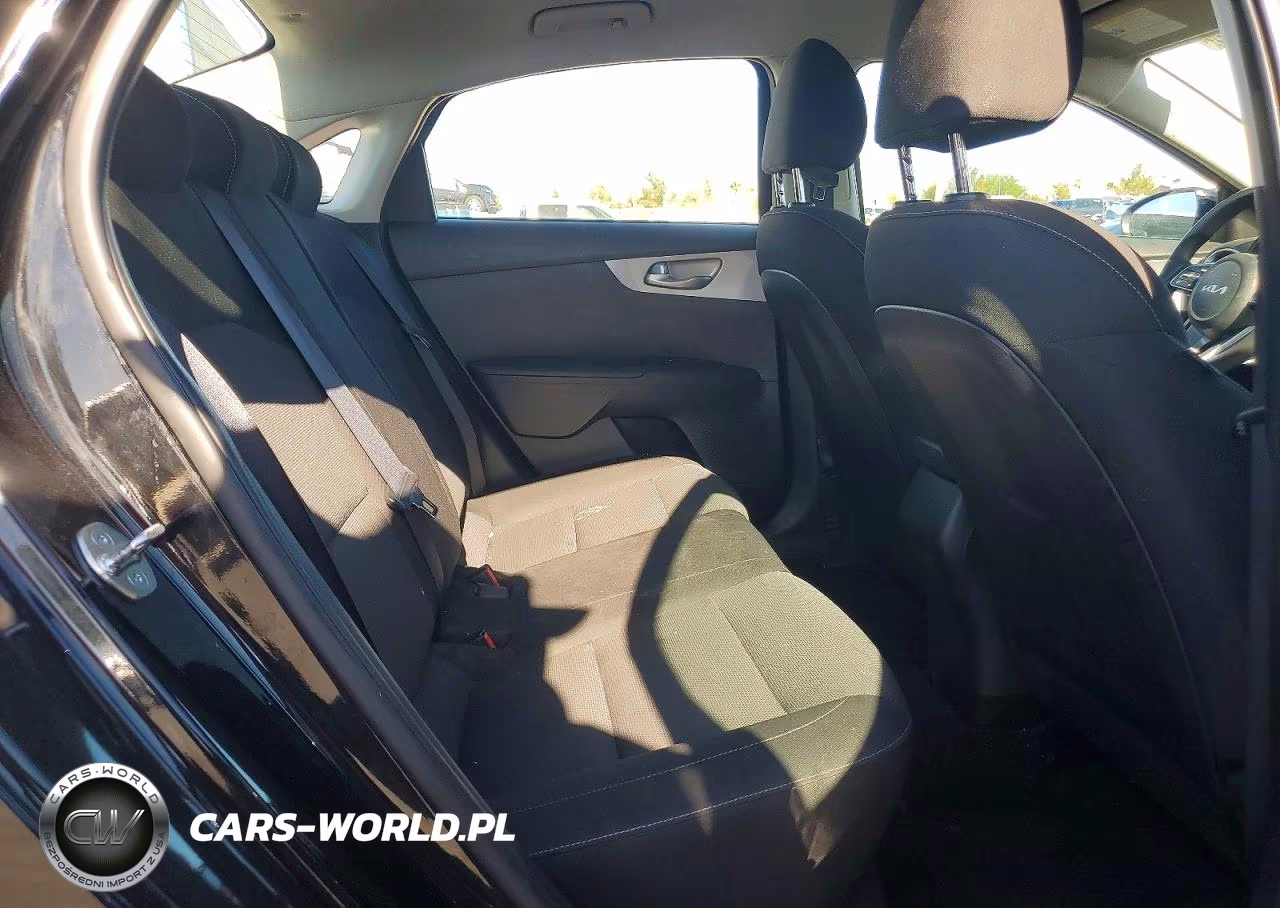 2023 Kia Forte Lxs VIN:3KPF24AD5PE666902 - 10