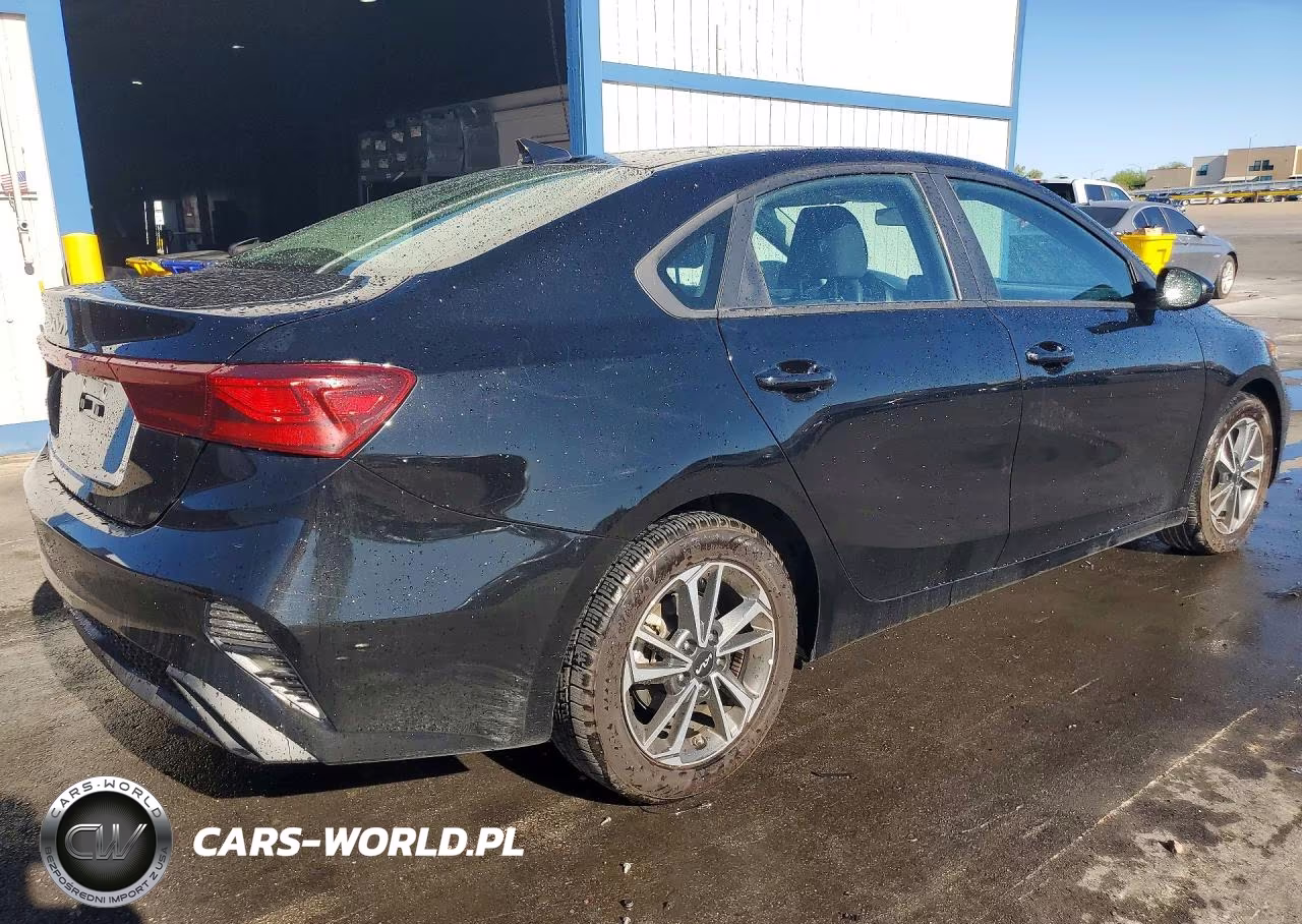 2023 Kia Forte Lxs VIN:3KPF24AD5PE666902 - 3