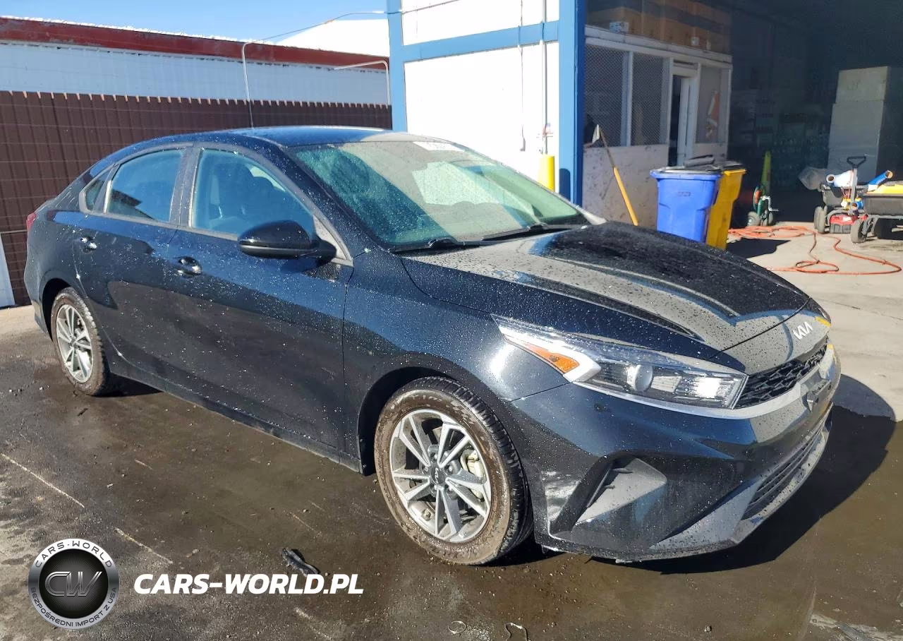 2023 Kia Forte Lxs VIN:3KPF24AD5PE666902 - 4