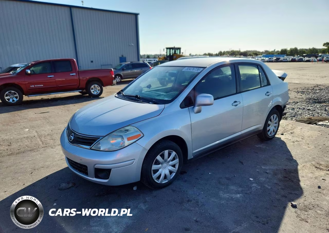 2011 Nissan Versa 1.8 S – zdjęcie 1 z 13