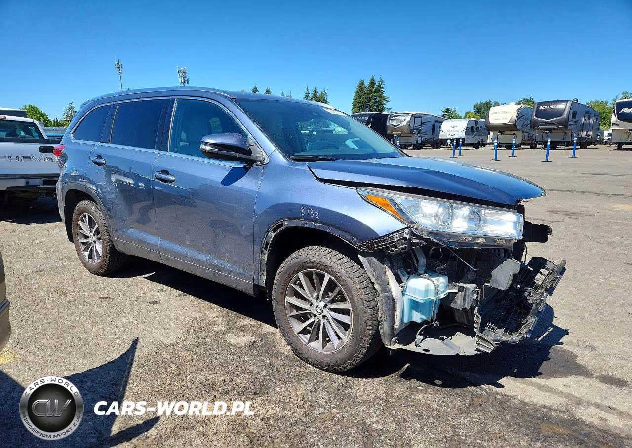 2018 Toyota Highlander Xle VIN:5TDJZRFH9JS898267 - 4
