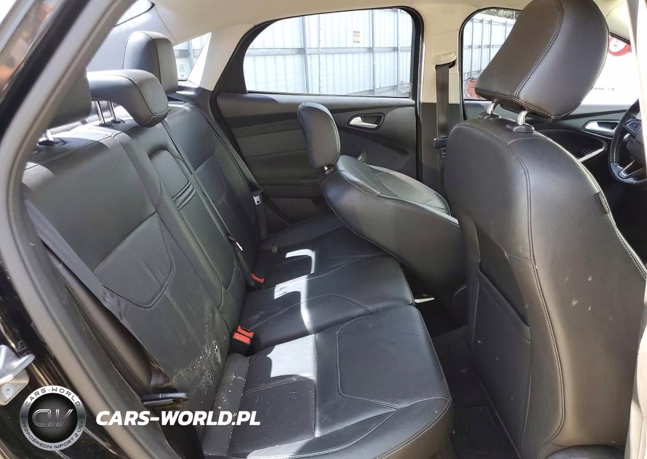 2016 Ford Focus Se VIN:1FADP3F27GL404094 - 10