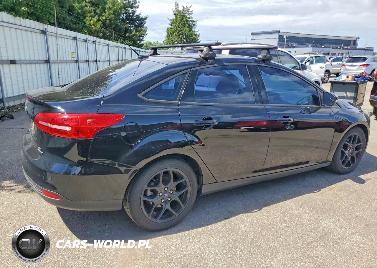 2016 Ford Focus Se VIN:1FADP3F27GL404094 - 3