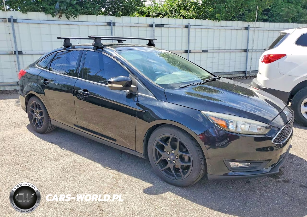 2016 Ford Focus Se VIN:1FADP3F27GL404094 - 4