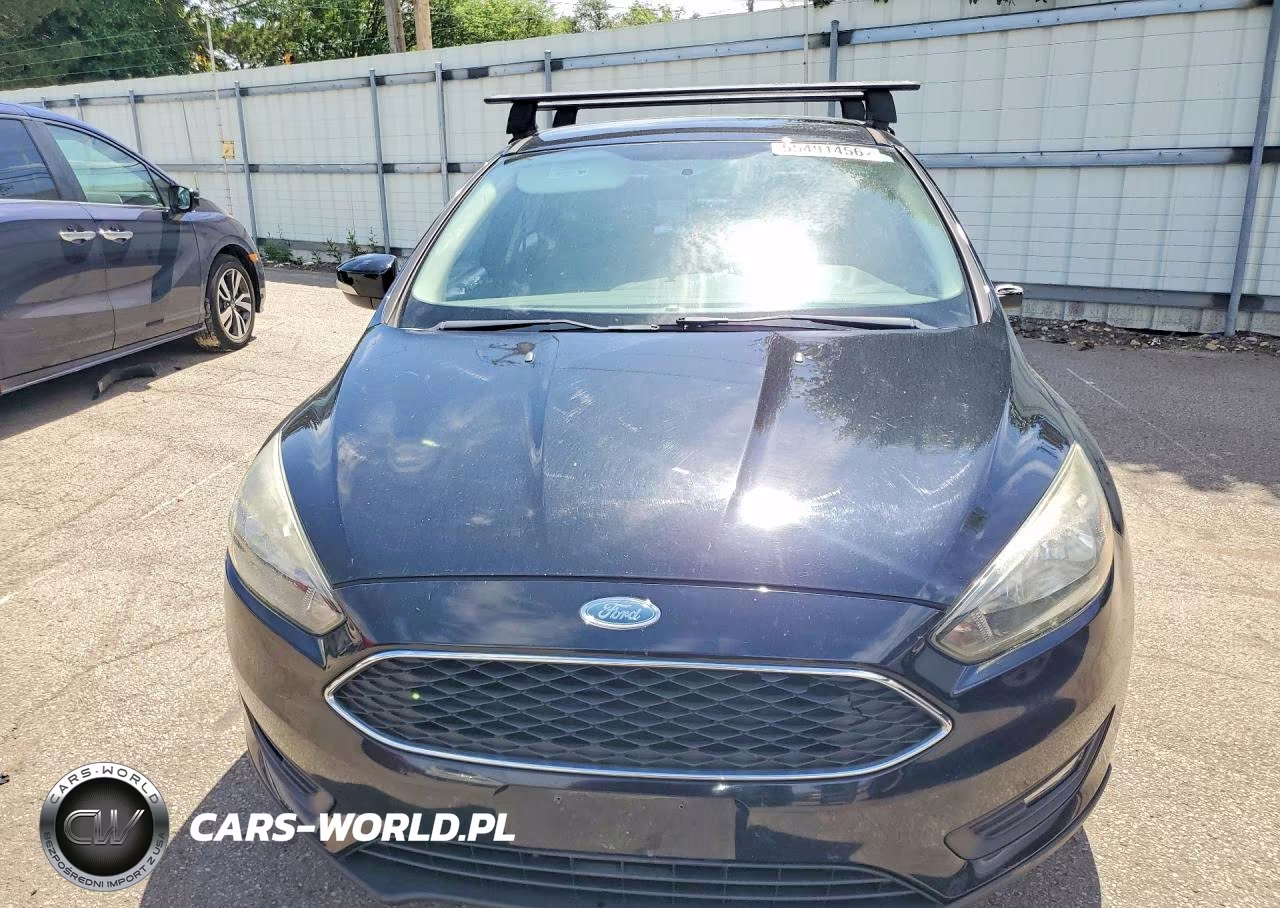 2016 Ford Focus Se VIN:1FADP3F27GL404094 - 5