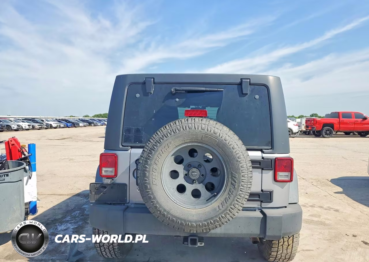 2014 Jeep Wrangler Unlimited Sport VIN:1C4BJWDG1EL127345 - 6