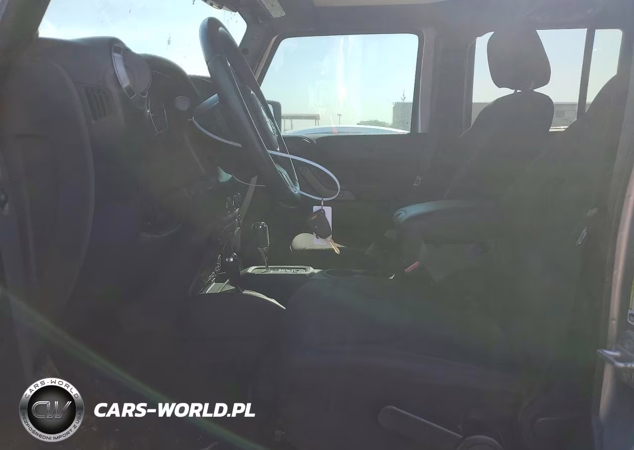 2014 Jeep Wrangler Unlimited Sport VIN:1C4BJWDG1EL127345 - 7