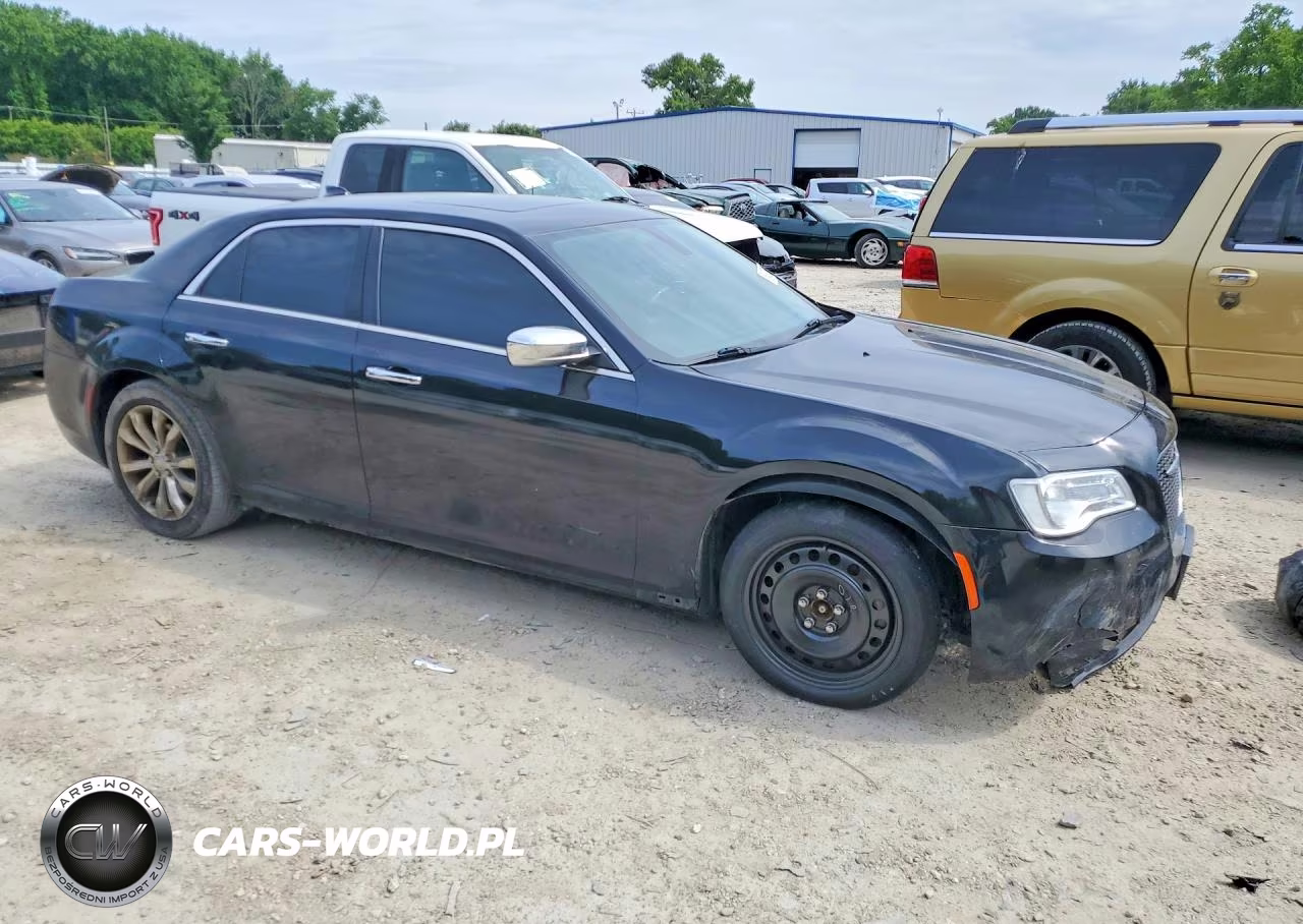 2020 Chrysler 300 Limited VIN:2C3CCAKG4LH131666 - 4