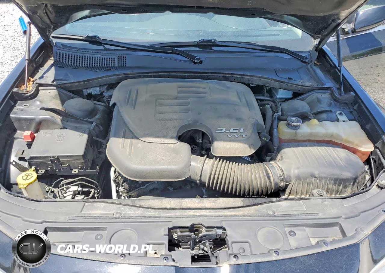 2018 Chrysler 300 Touring VIN:2C3CCAAG7JH340446 - 11