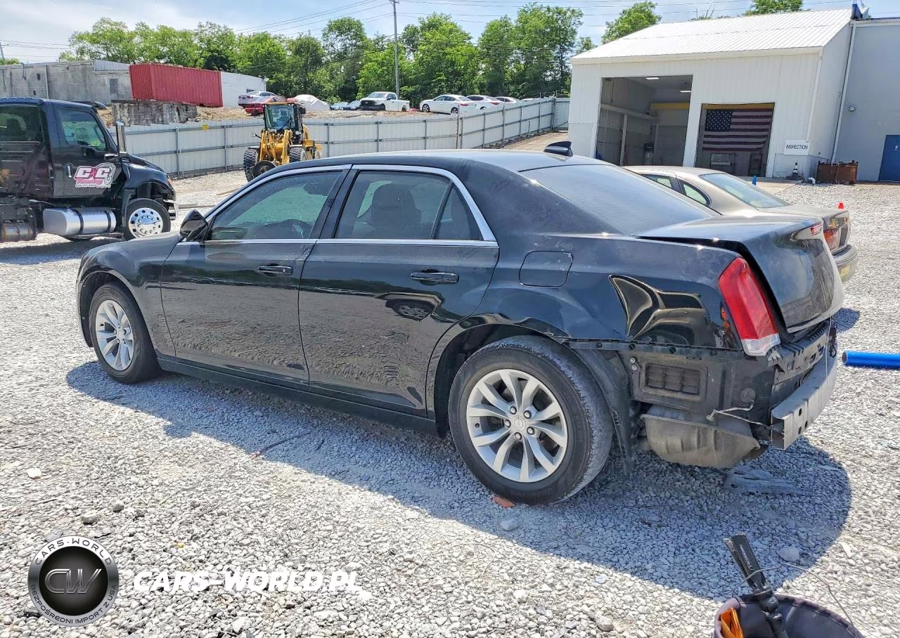 2018 Chrysler 300 Touring VIN:2C3CCAAG7JH340446 - 2