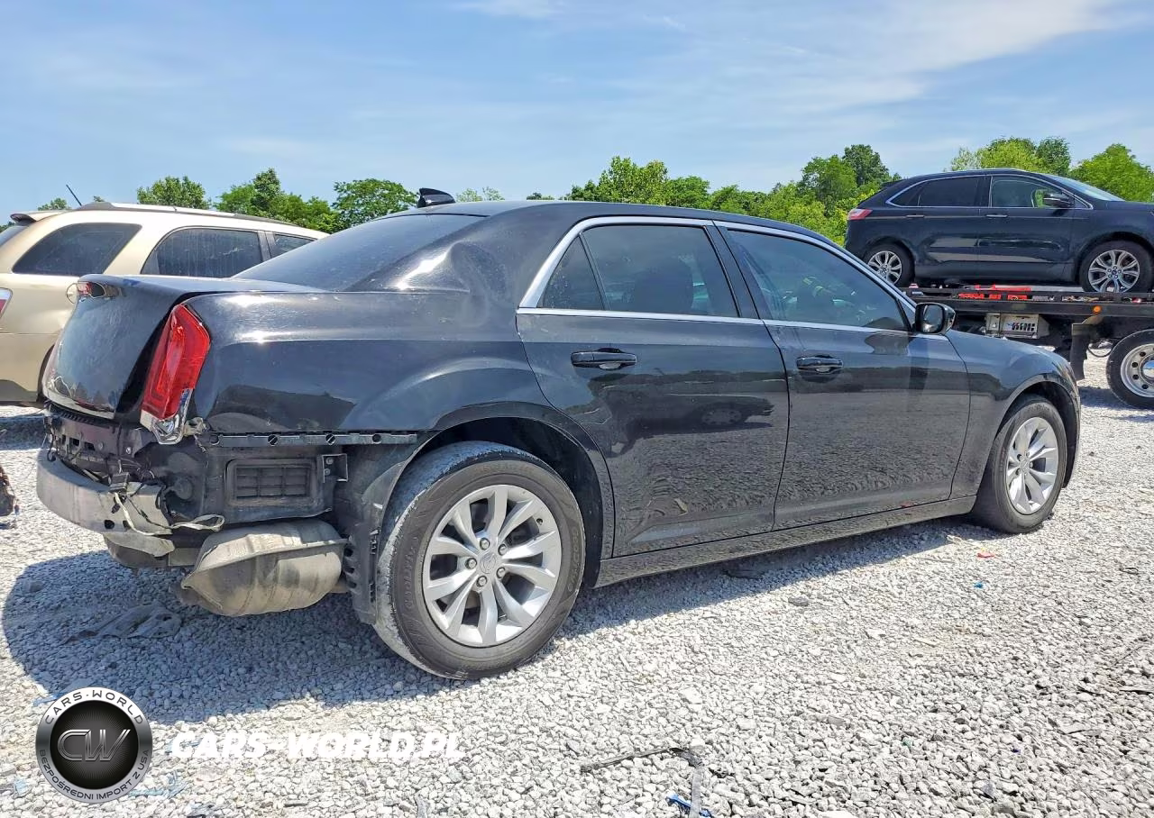2018 Chrysler 300 Touring VIN:2C3CCAAG7JH340446 - 3