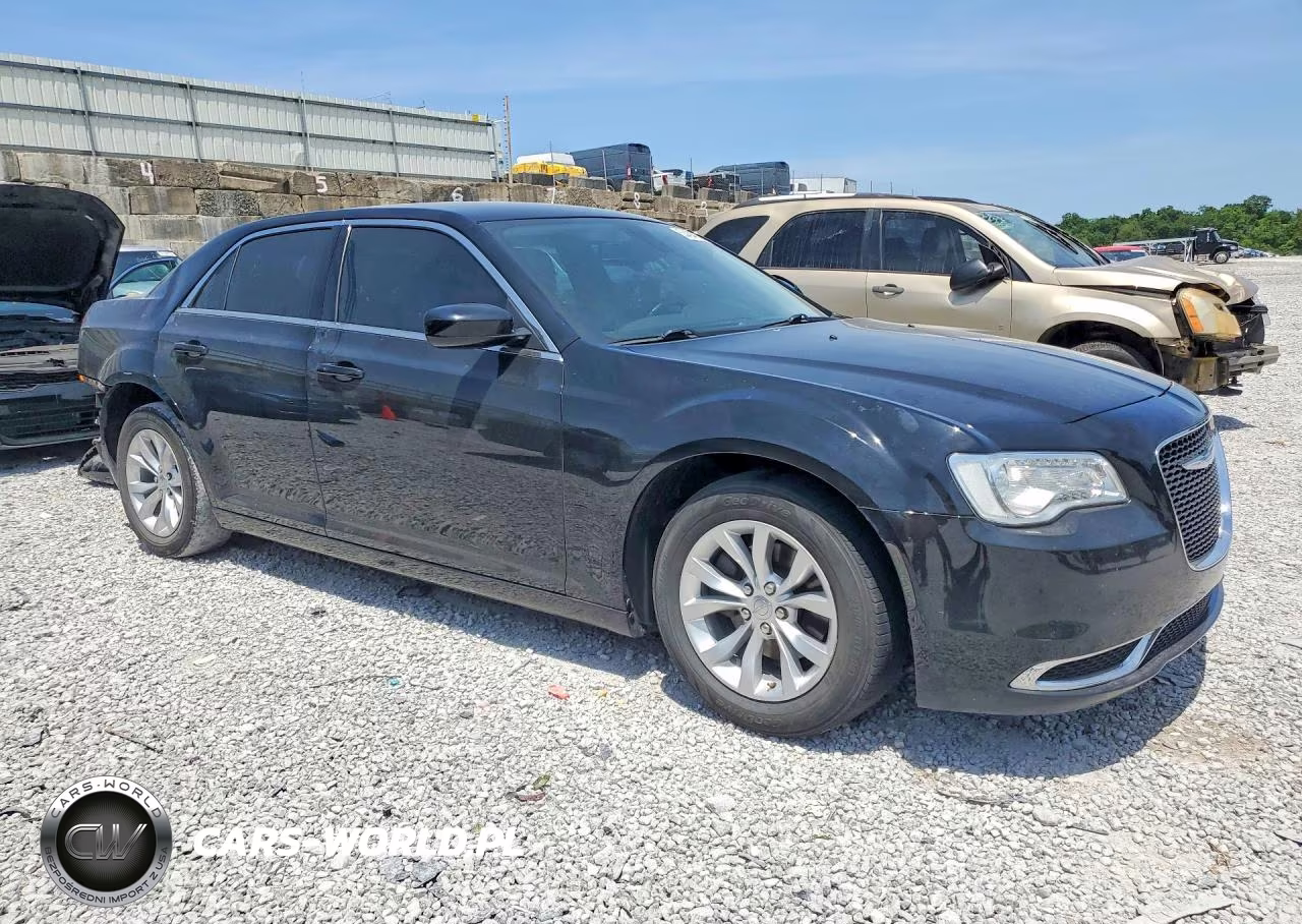 2018 Chrysler 300 Touring VIN:2C3CCAAG7JH340446 - 4