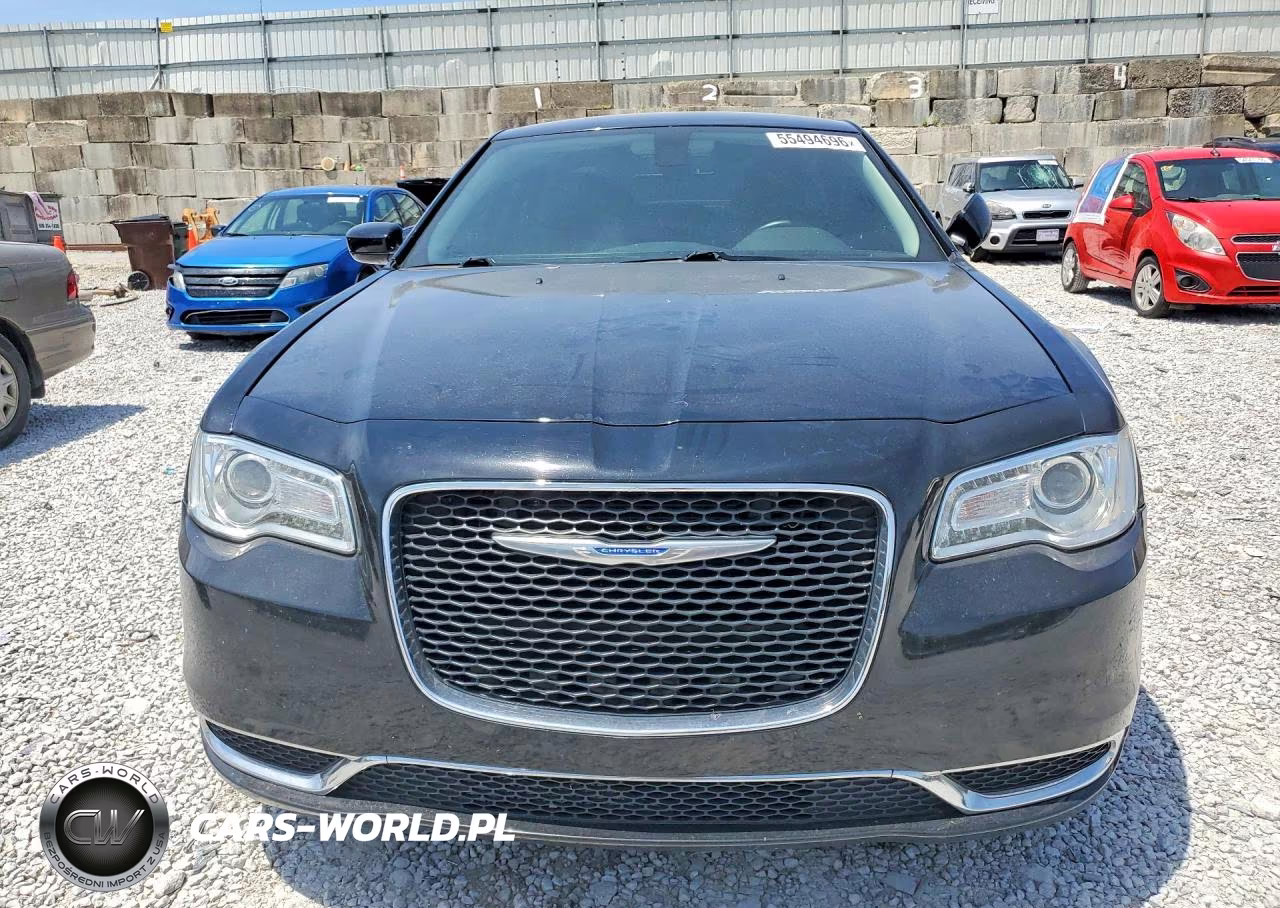 2018 Chrysler 300 Touring VIN:2C3CCAAG7JH340446 - 5