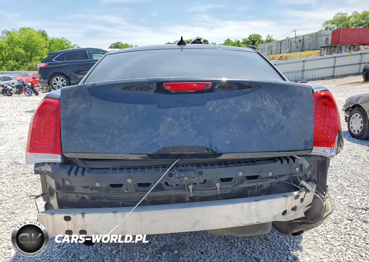 2018 Chrysler 300 Touring VIN:2C3CCAAG7JH340446 - 6