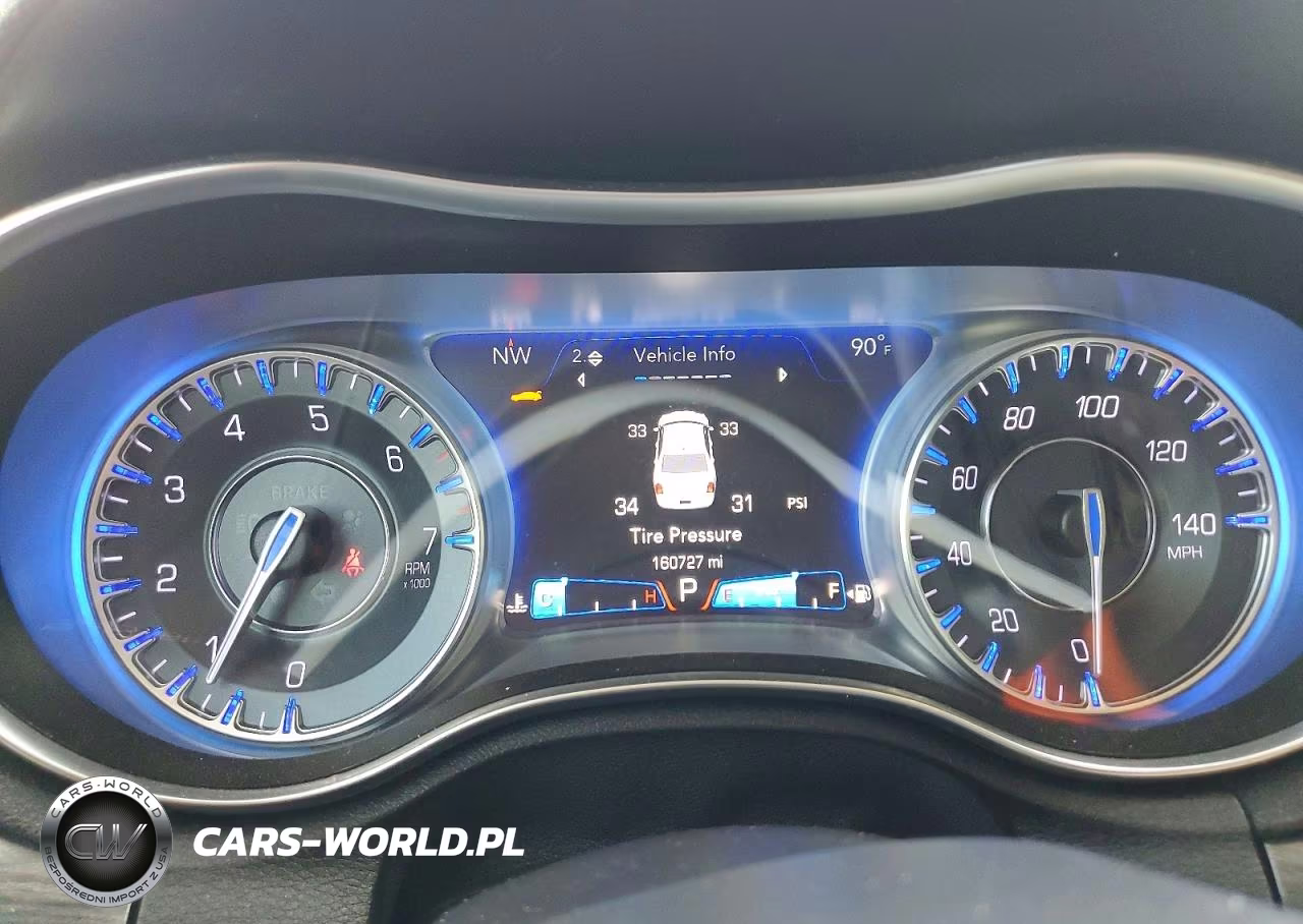 2018 Chrysler 300 Touring VIN:2C3CCAAG7JH340446 - 9