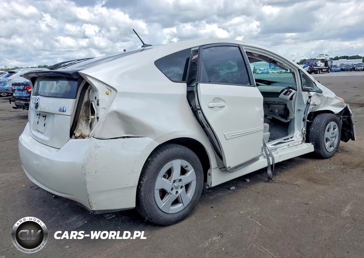 2011 Toyota Prius Two VIN:JTDKN3DU5B5323152 - 3