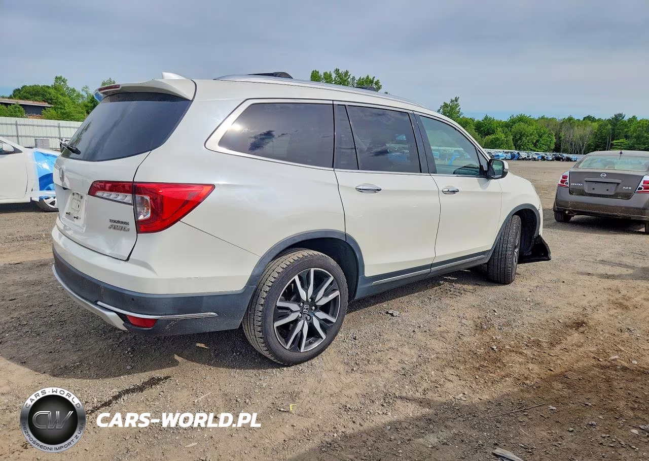 2019 Honda Pilot Touring VIN:5FNYF6H60KB010593 - 3