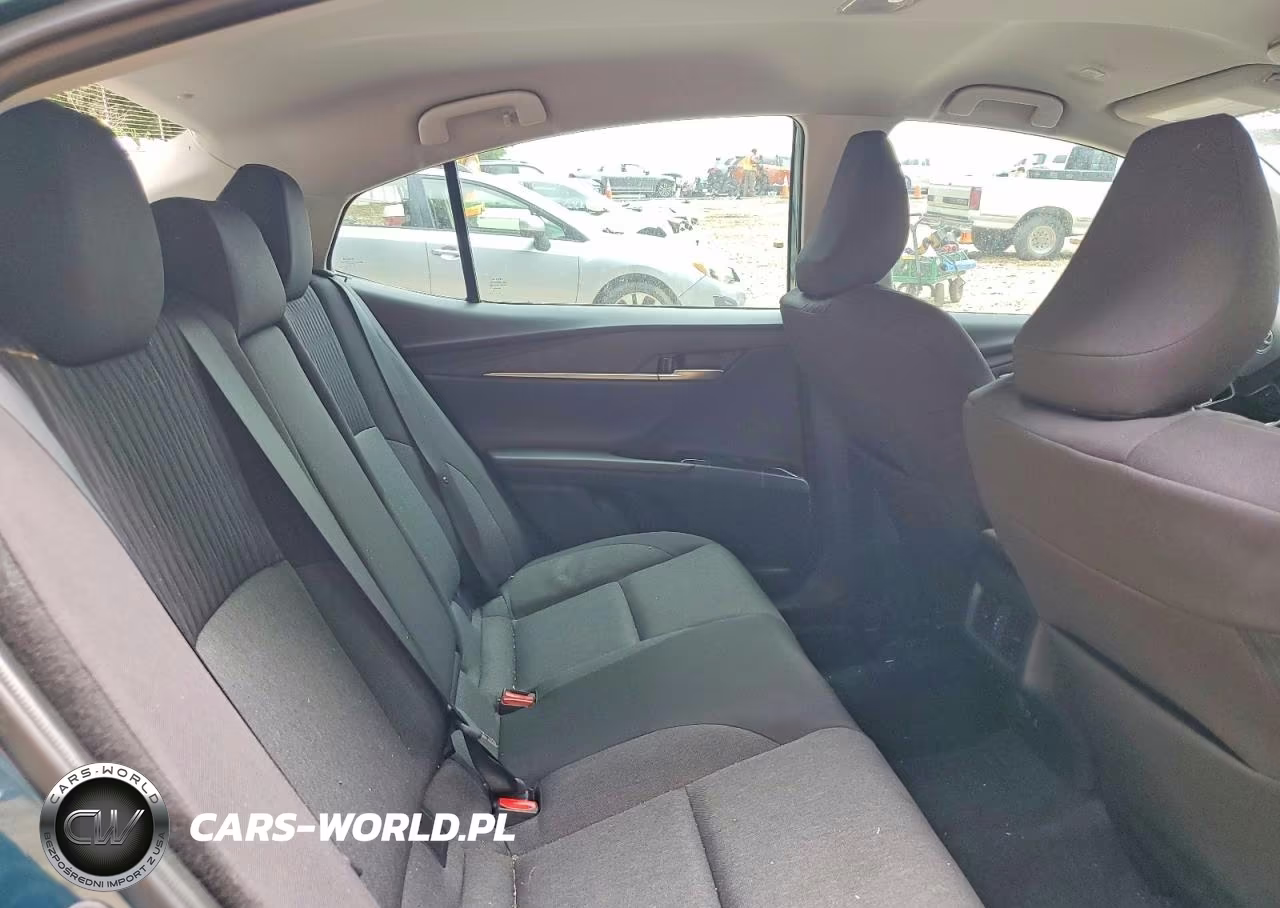 2025 Toyota Camry Le VIN:4T1DAACK8SU569249 - 10