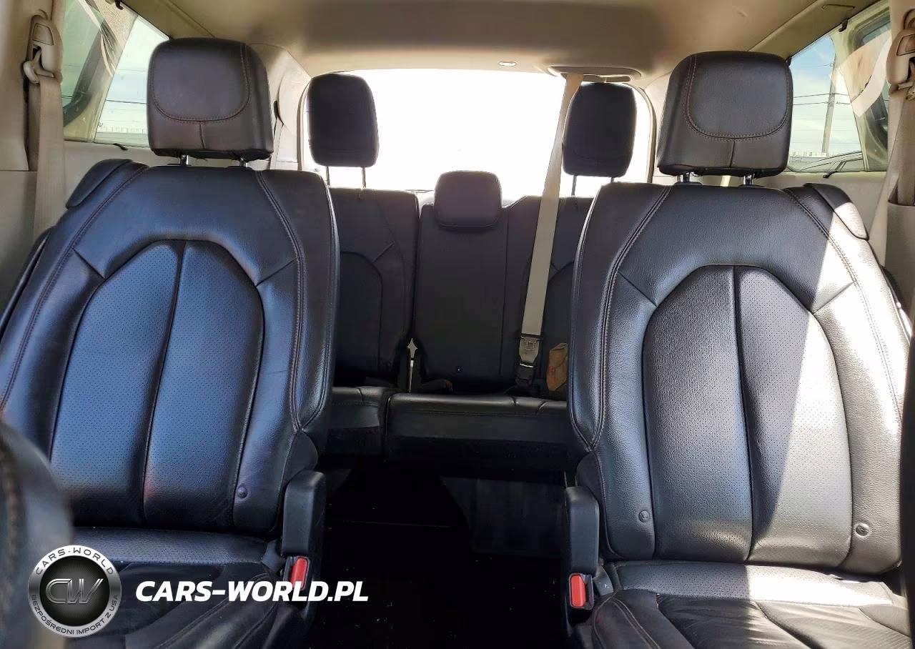 2019 Chrysler Pacifica Touring L VIN:2C4RC1BG1KR668347 - 10