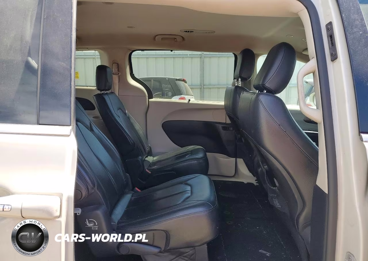 2019 Chrysler Pacifica Touring L VIN:2C4RC1BG1KR668347 - 11